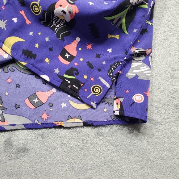 Zoe + Chloe Halloween V-neck Scrub Top 2 Pockets Spooky Cats and Dogs Wmn Sz S - Picture 8 of 10